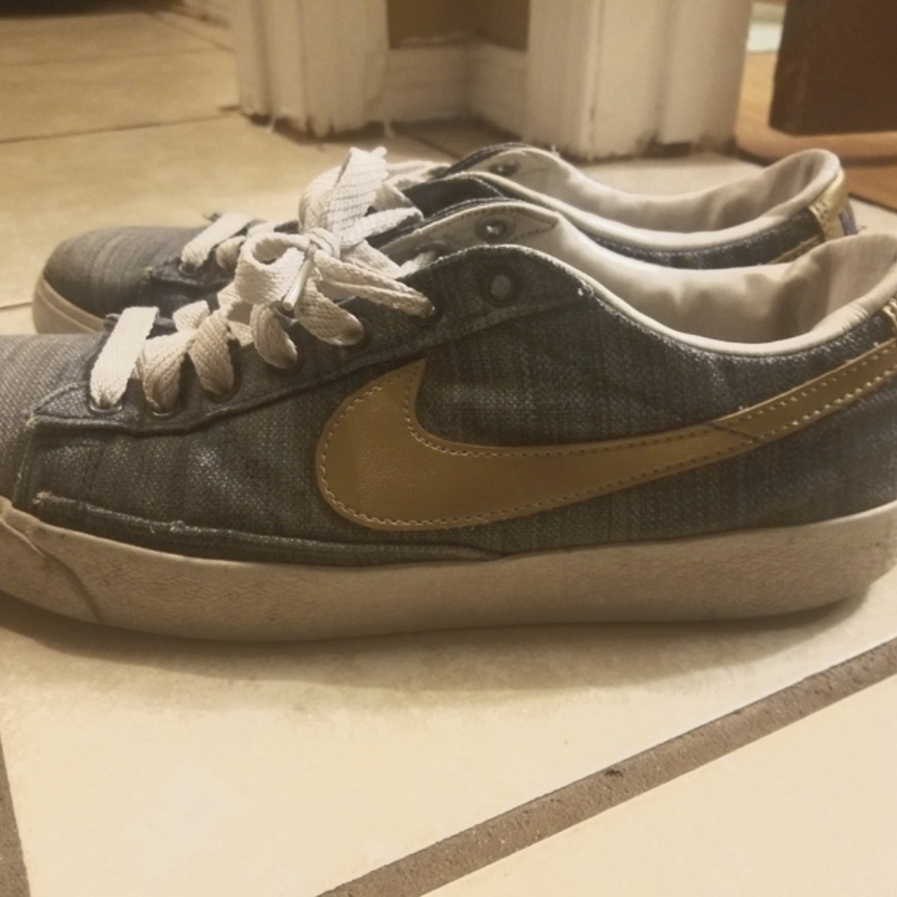 Sale $15/Nike sneakers